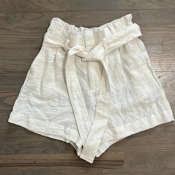 A New Day High Rise Paper Bag Shorts Cream Small. Clean! - Picture 3 of 6